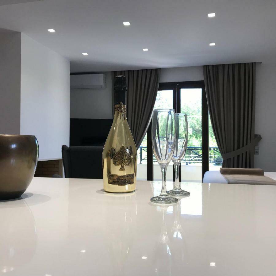 The Little Luxury Apartment Ypsos